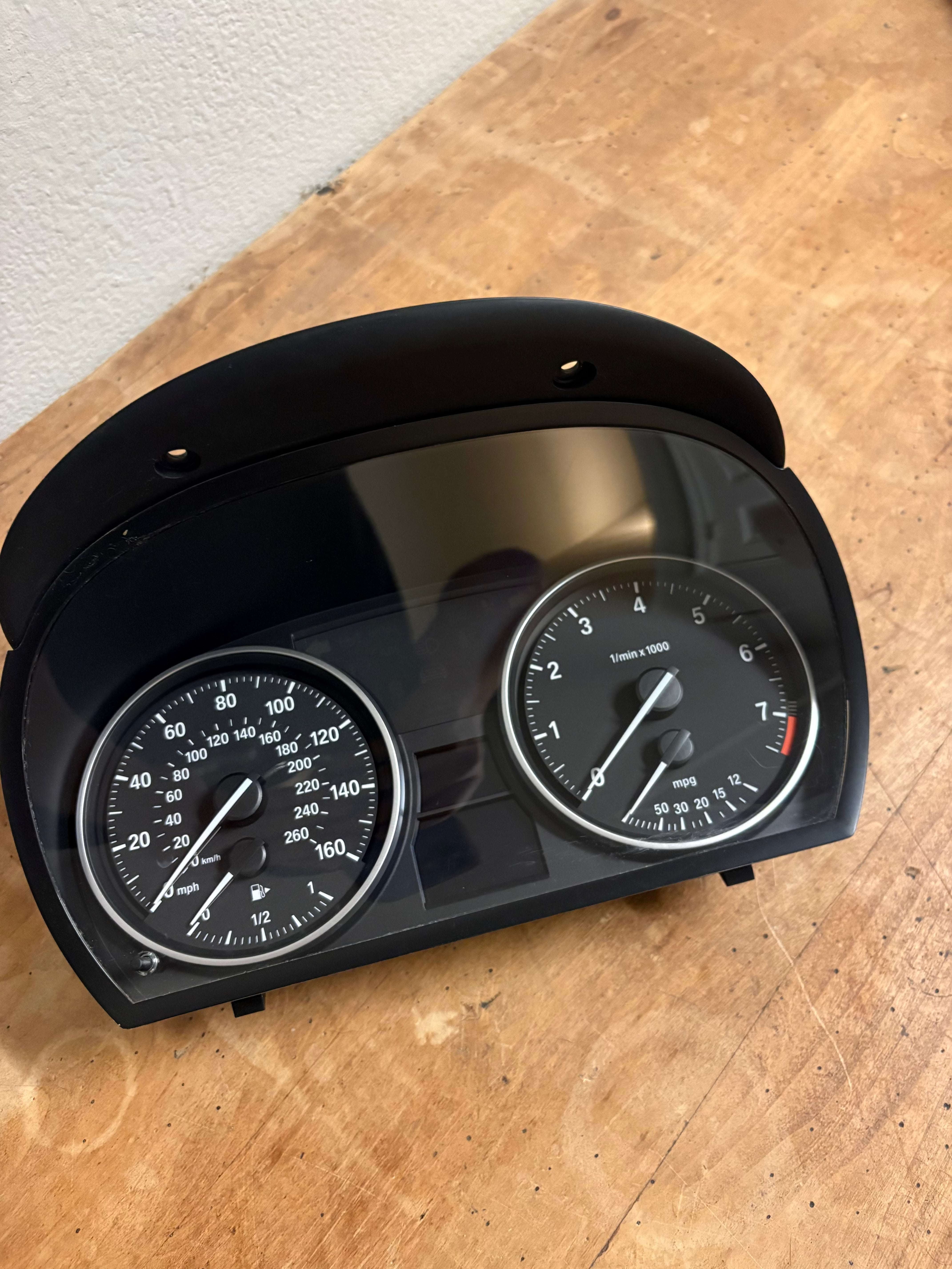 BMW ESeries virginized instrument cluster OEM part number 700220195 for E90 series vehicles